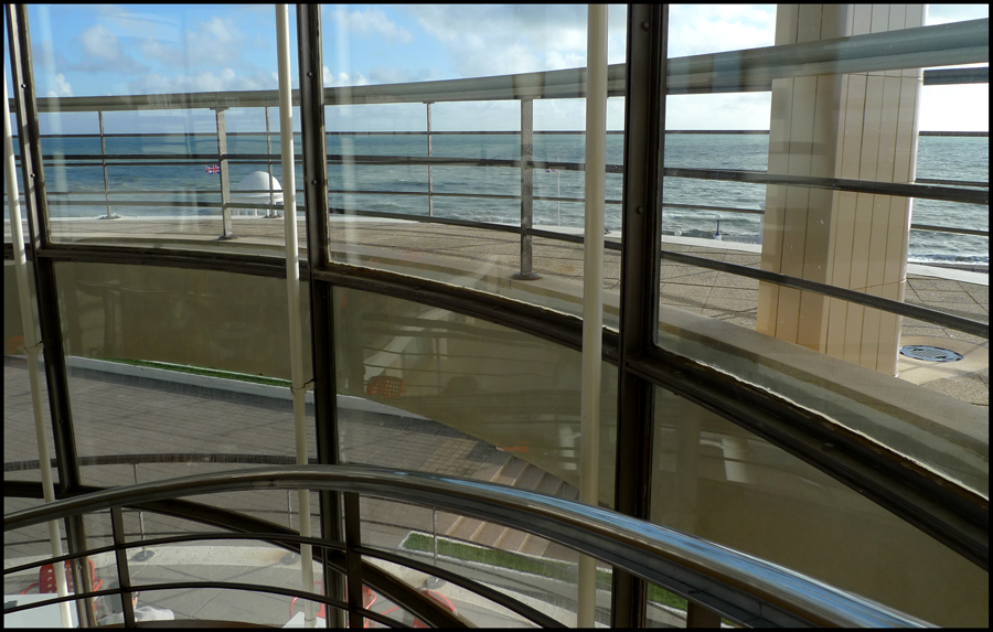 Friday October 29th (2010) Perfect Horizon and Union Jack. width=