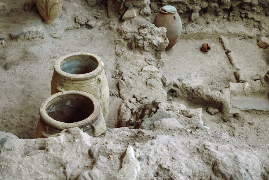 Tuesday April 21st (2015) We visit the prehistoric town of Akrotiri width=