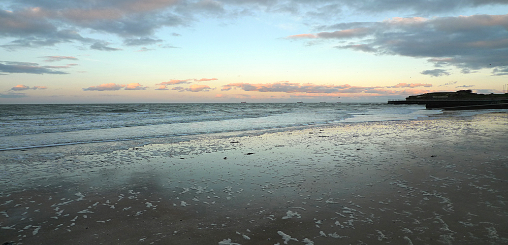 Tuesday December 23rd (2014) The beach at Westgate-on-Sea width=