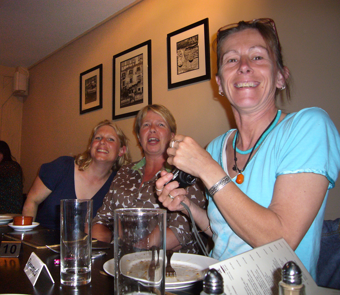 Thursday June 18th (2009) Jenny, Ros and Rose width=