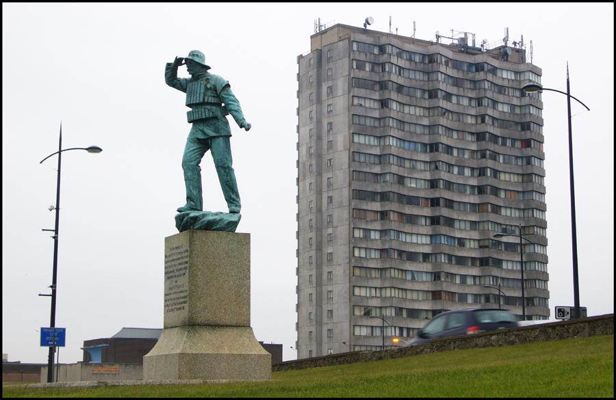 Monday December 24th (2007) i-spy Margate's own carbuncle. width=