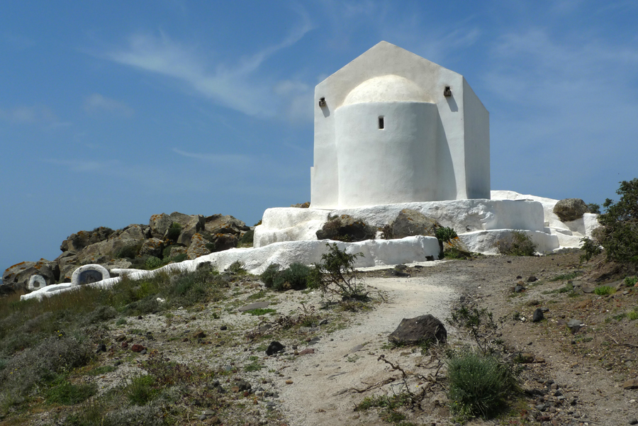 Monday April 20th (2015) Its a ten kilometre walk from Fira to Oia ... width=