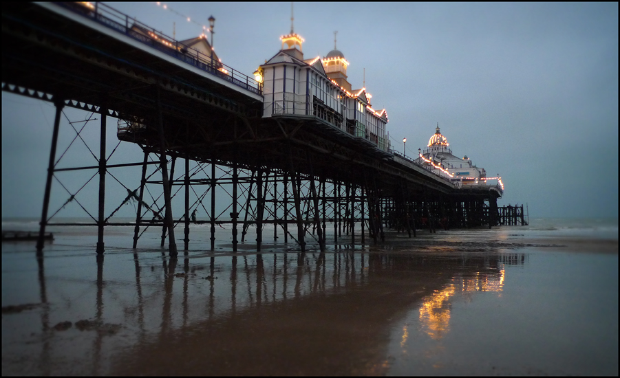 Monday February 25th (2013) Six o'clock, low tide, sundown. width=