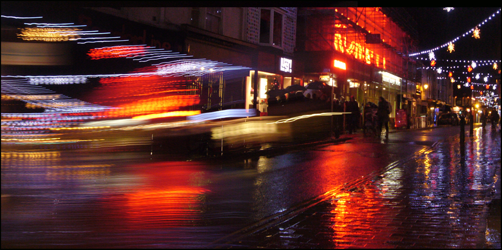 Monday November 28th (2011) Late night shopping in Lewes width=