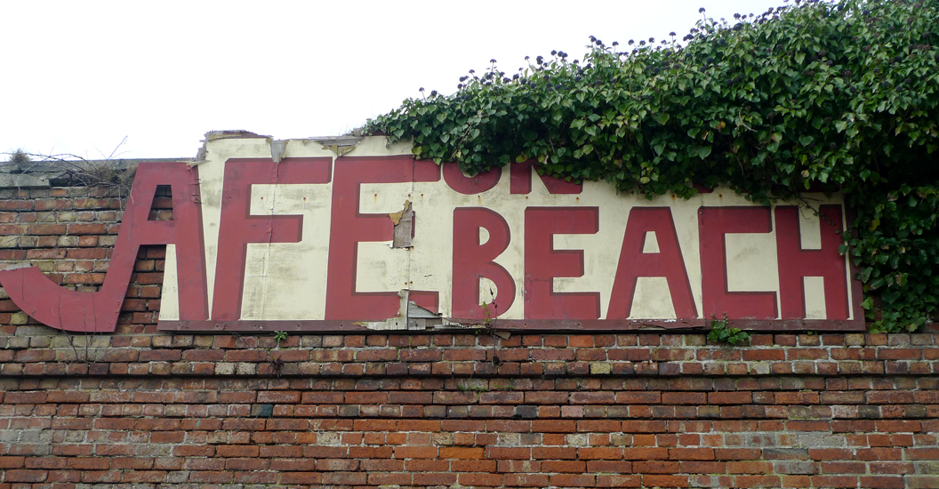 Friday March 30th (2018) Cafe on Beach width=