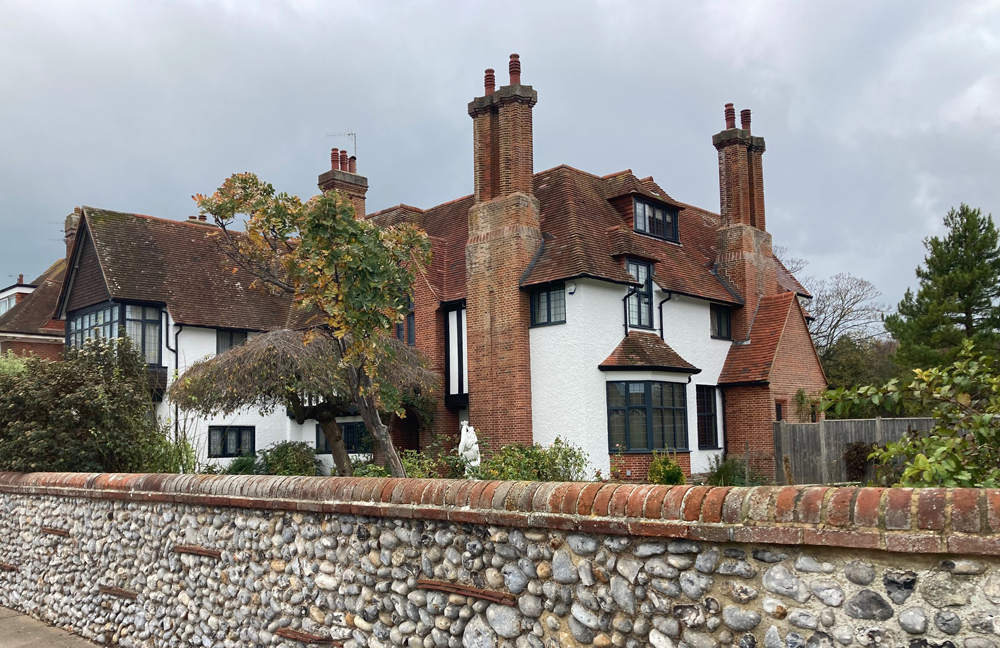 Wednesday November 19th (2025) That's a big house. width=