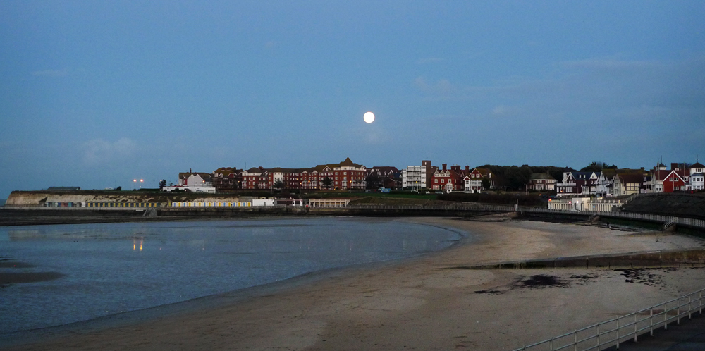 Thursday December 24th (2015) Looking East width=